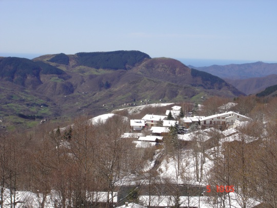 DSC02159 Il villaggio dall'alto, la neve ed il mare. Altro che Paradiso.
