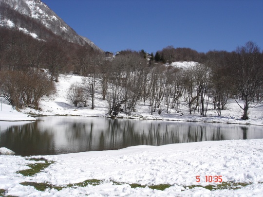 DSC02183 Il lago e l'ultima neve.